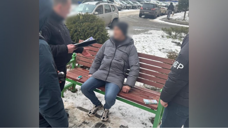 Волинський прикордонник, якого викрили на хабарі, продовжує службу