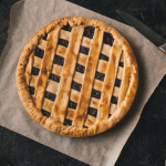 Пісний пиріг з варенням до чаю: простий та швидкий рецепт, а виходить смачніший за будь-який торт