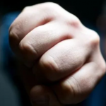 На автостанції у Володимирі чоловік жорстоко побив жінку: потерпіла отримала перелом стегна