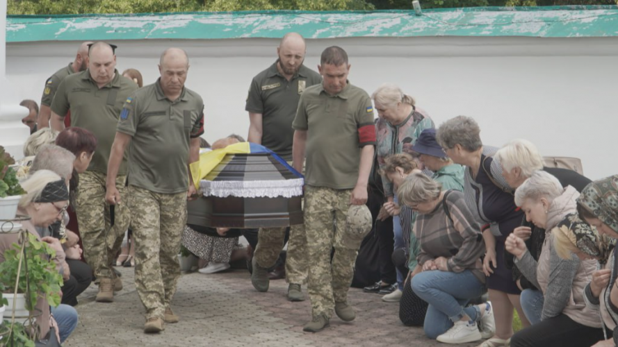 Більше року вважався зниклими безвісти: на Волині попрощались з Героєм Володимиром Оліферчуком