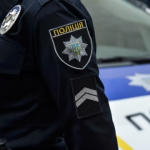 На Волині двоє п’яних чоловіків напали на поліцейських із лопатою та сокирою: що відомо та як їх покарали
