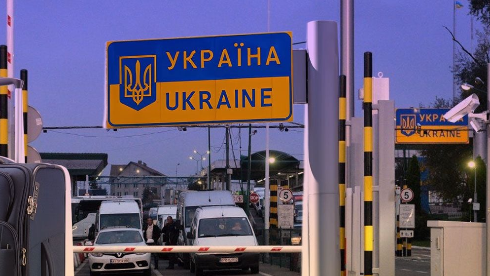 Кому можна виїжджати за кордон з 1 грудня 2025 — нові правила