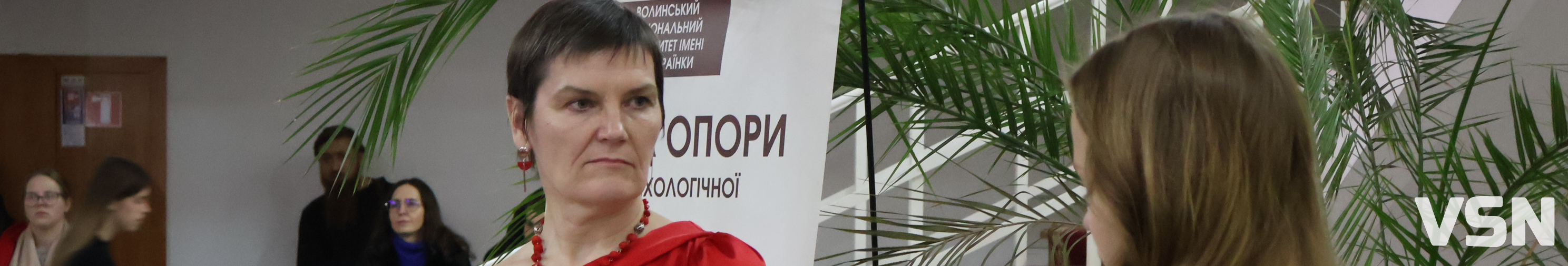 «Намальована надія»: ветеранка війни з Луцька презентувала колекцію суконь