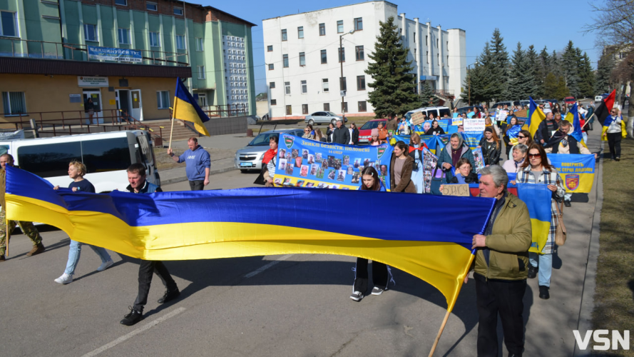 Забути – значить зрадити: у місті на Волині вперше провели мирну ходу на підтримку військовополонених і зниклих безвісти