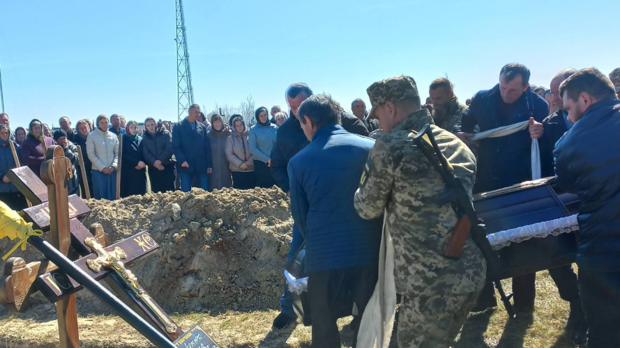 Жалоба у Вербну неділю: на Волині поховали Героя Миколу Миронюка