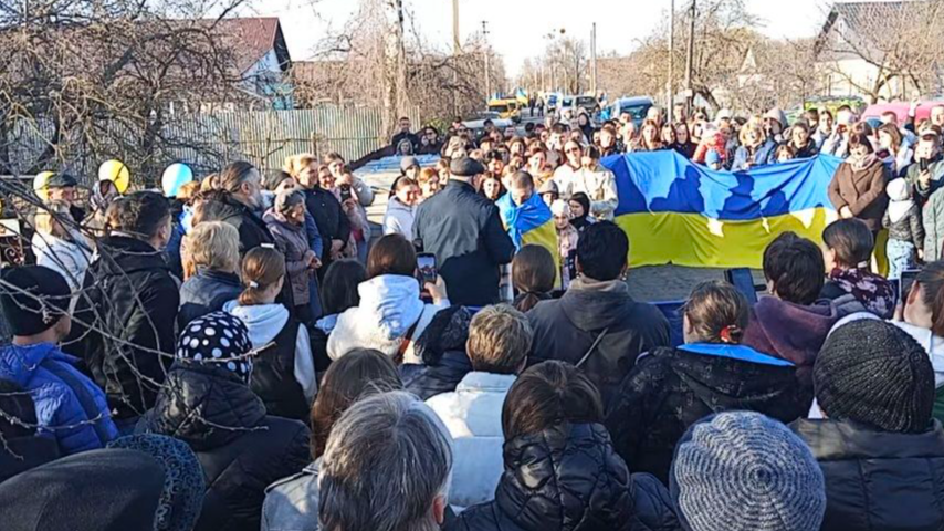 Батько сімох дітей і дідусь восьми онуків: у рідне село на Волині повернувся звільнений з полону захисник