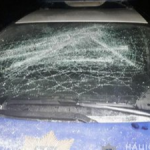 У Луцькому районі чоловік кувалдою пошкодив авто поліції і погрожував косою