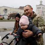 Чи звільнять зі служби, якщо у військового народилася третя дитина