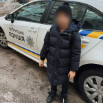 На Волині батько залишив сина під під’їздом: небайдужі звернулися до поліції