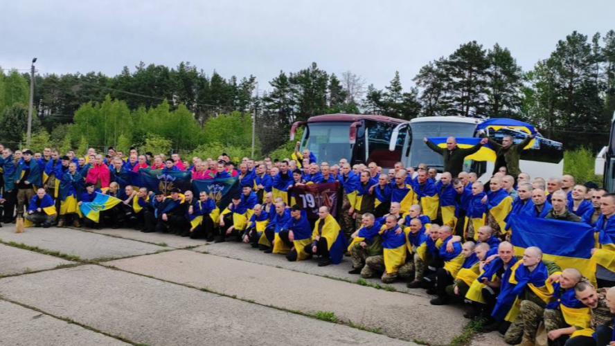 Вперше після тривалого перебування у полоні: до рідного села на Волинь повертається молодий воїн Роман Нечипурук