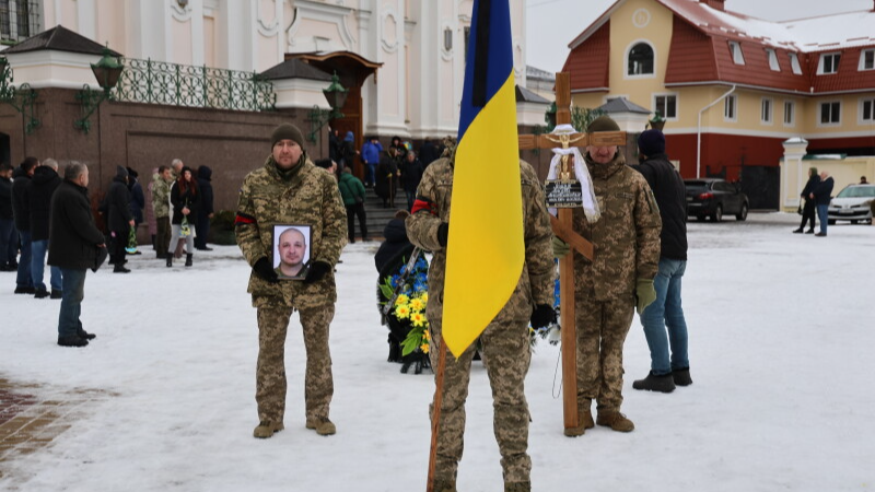 «Хотів жити»: у Луцьку попрощалися із 40-річним бійцем Андрієм Лащуком