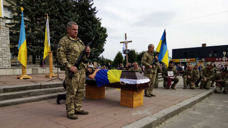 Громада на Волині попрощалася із загиблим на війні Героєм Іваном Вороб’єм