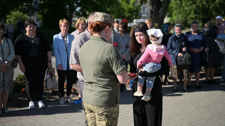 Їм назавжди 21 і 22 роки: на Волині родинам загиблих Героїв вручили посмертні нагороди
