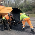 На Волині латають розбиті після зими дороги: де вже працює техніка