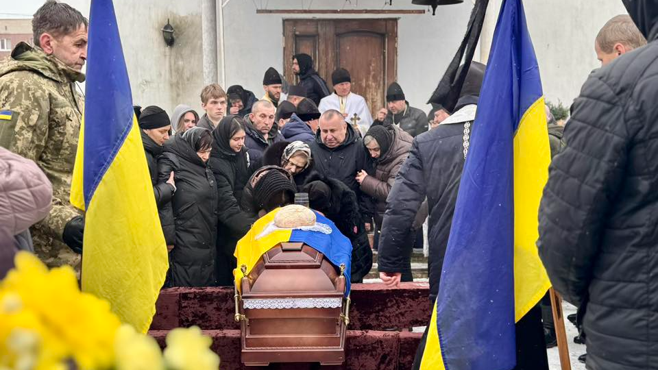 У Нововолинську віддали шану Герою Юрію Деносу, який поліг у бою на Харківщині