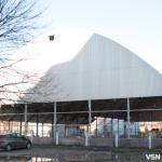 Сніжинка залишилась, арени вже нема: у Луцьку демонтовують «Снігову королеву»