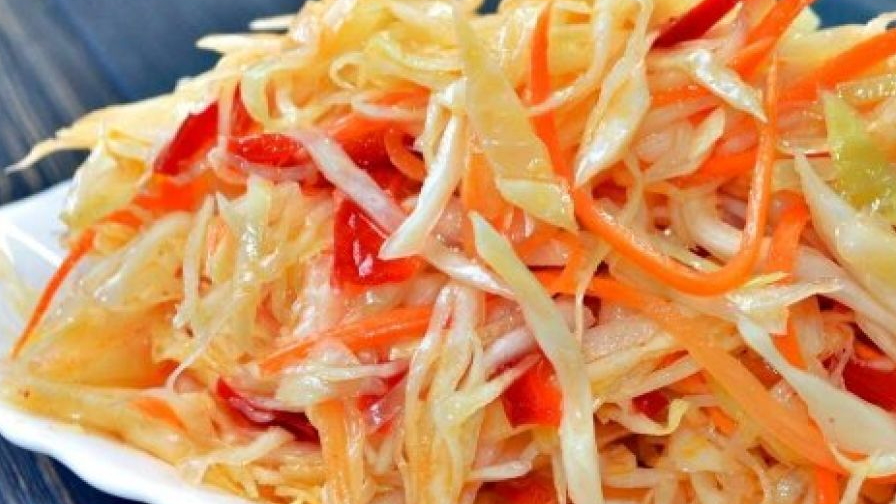 Маринована капуста за кілька годин: хрусткий рецепт, який завжди вдається