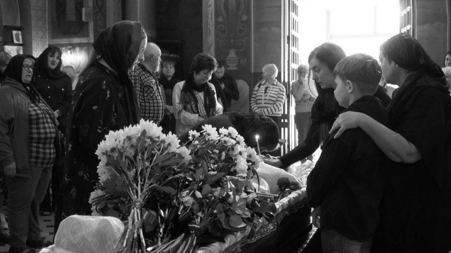 Без батька залишилися син і маленька донечка: на Волині в останню путь провели 39-річного захисника Олега Козінського