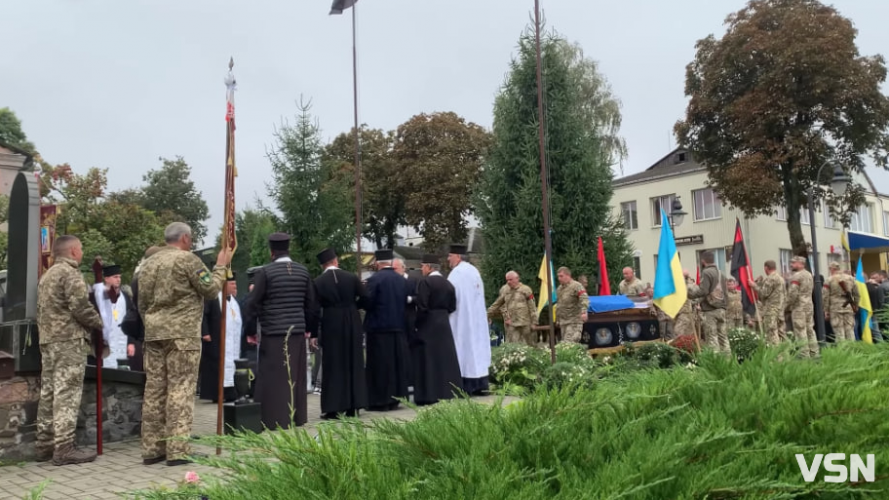 Двійко дітей залишилися без батька: на Волині попрощалися з молодим Героєм Олександром Чируком. Відео