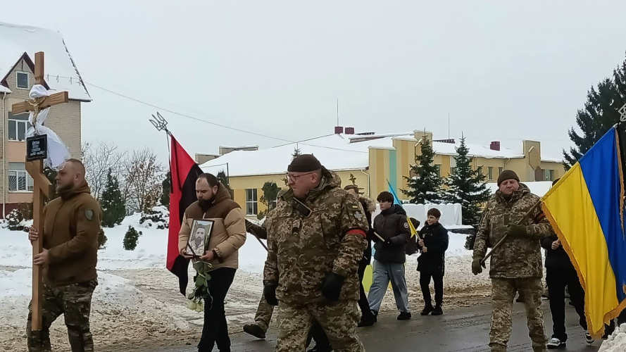 Серце зупинилося під час лікування: на Волині попрощалися з молодим військовослужбовцем Денисом Деркачем