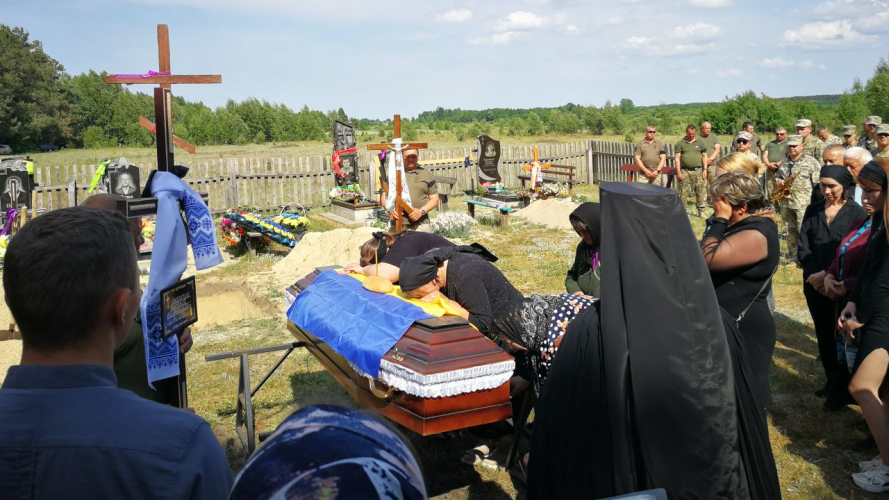 Понад півроку вважався зниклим безвісти: на Волині поховали Героя Олексія Омельчука