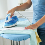 Відмовитесь від цієї звички: чому не варто прасувати постільну білизну