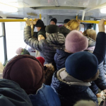 дівчина вистрибнула з переповненої маршрутки у Рівному