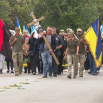 Майже півтора року невідомості й надії на повернення: у Луцькому районі поховали Героя Валерія Приходька