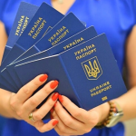 Екскерівника міграційної служби на Волині оштрафували на 68 тисяч гривень за «прискорення» виготовлення паспортів