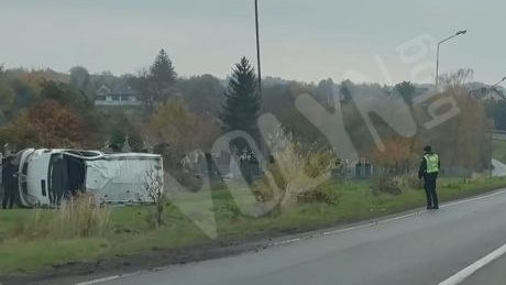 ДТП у Луцькому районі: бус перекинувся, травмовано п’ять людей