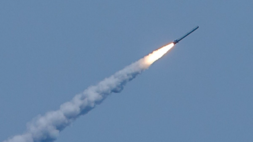 Росіяни знову обстрілюють ракетами Харків: повідомили про влучання