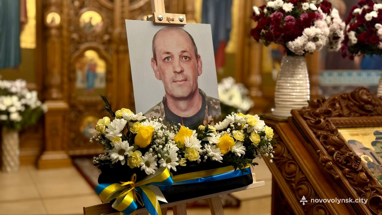 Віддав найцінніше - своє життя: волиняни провели в останню путь Героя Сергія Ярощука