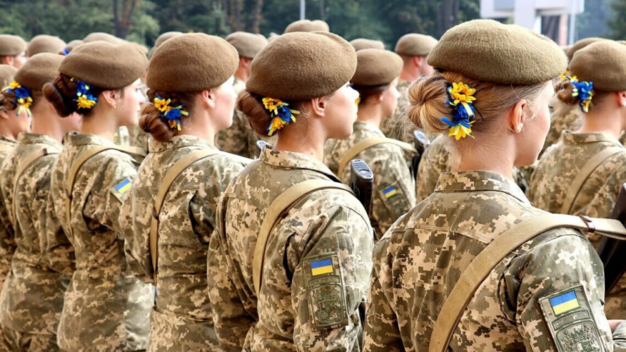 Хто з українських жінок має обов'язково стати на військовий облік
