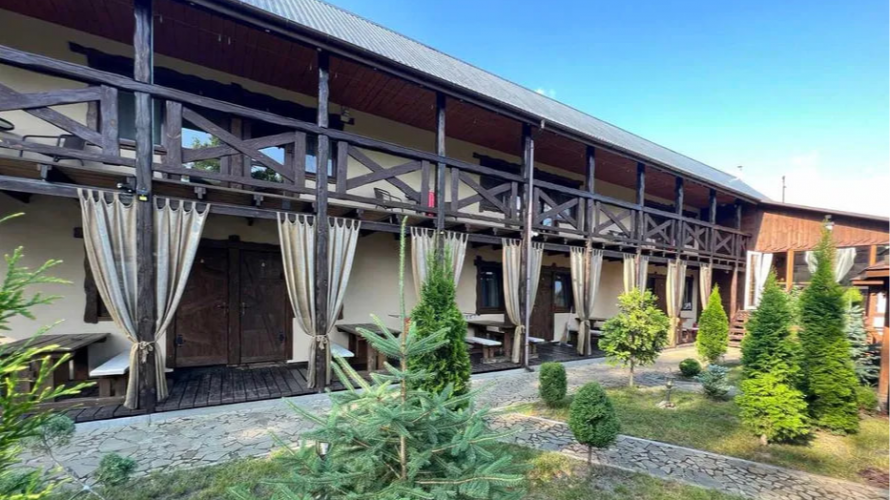 На Волині продають популярний готель біля озера за 6 мільйонів