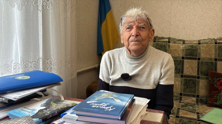 Табори за Україну і вірші Путіну: історія волинського поета Олександра Каліщука
