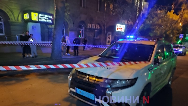 У центрі Миколаєва чоловік кинув гранату у людей. Фото