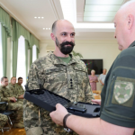 Воювали на Донеччині та Харківщині: прикордонники з Волині отримали нагородну зброю