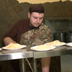 Сім років працював за кордоном: професійний кухар з Луцька готує обіди для нацгвардійців