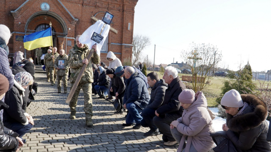 Загинув у четверту річницю російського вторгнення: на Волині в останню путь провели Героя Ігоря Саваса
