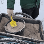 Натуральні добрива під сніг: як правильно підживити ґрунт взимку для кращого врожаю