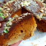 Ніжний яблучний пиріг на медовому тісті: рецепт, який завойовує з першого шматочка