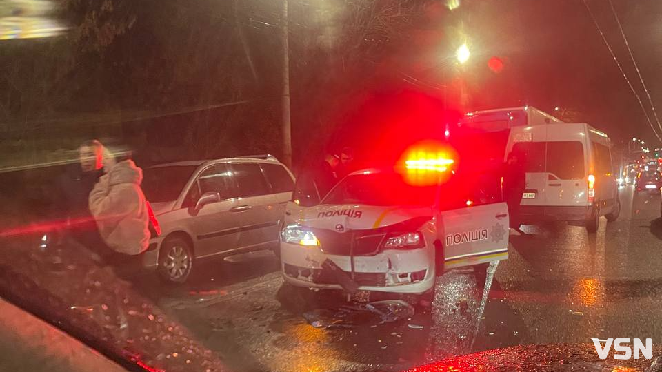 Прямували на виклик: подробиці аварії за участю службового автомобіля поліції охорони у Луцьку