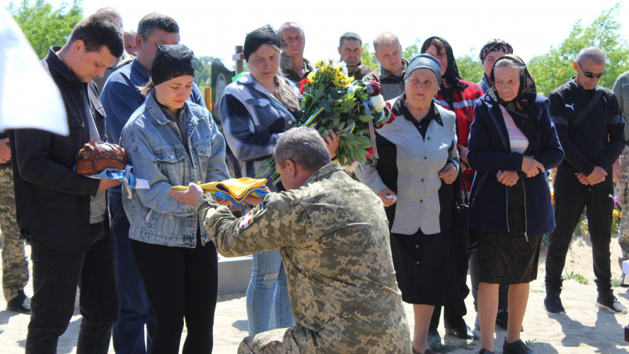 В бою отримав поранення, несумісні з життям: на Волині поховали Героя Сергія Дмитрука