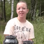 Мало ягід, багато праці: як збирають чорниці на Волині та скільки просять за літр