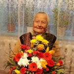 Має 8 онуків та 9 правнуків, готує смаколики для родини і допомагає обробляти город: історія довгожительки з Волині