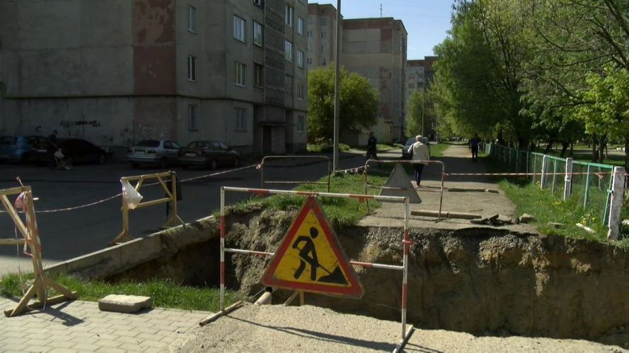 Жителі кількох багатоповерхівок у Луцьку вже п'ять днів без гарячої води