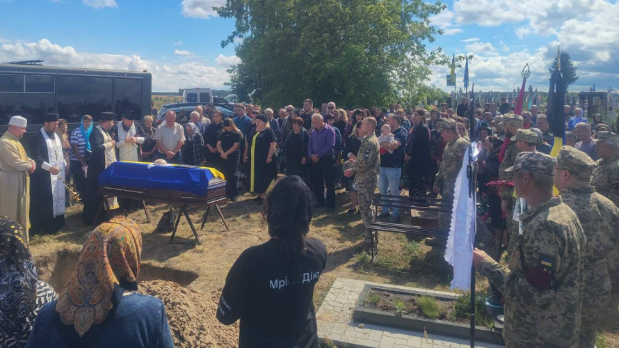 Поліг у бою на Харківщині: на Волині попрощалися з Героєм Олександром Ракоєдовим