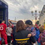 Волинські рятувальники зустріли черговий евакуаційний потяг з Донеччини
