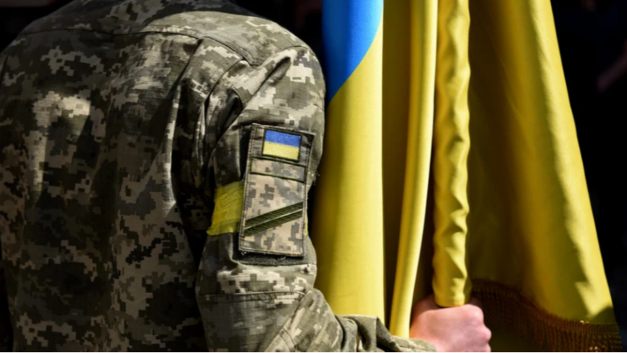 Мобілізація 2024: чи можуть призвати військовозобов'язаних українців за кордоном