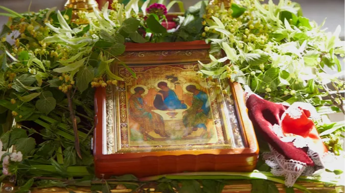 Чому Трійця у 2026-му вважається ранньою та що не можна робити в цей день